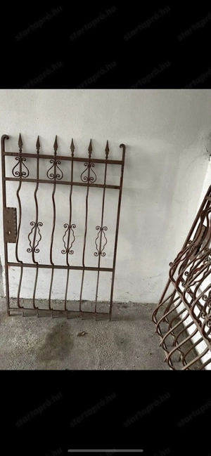 ELADÓ szegecselt-kovácsoltvas kapu