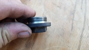 Peugeot Satelis 400 olajleeresztő csavar - kép 5