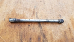 Peugeot Satelis 400 első keréktengely