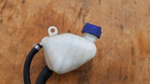 Peugeot Satelis 400 kiegyenlítő tartály - kép 4