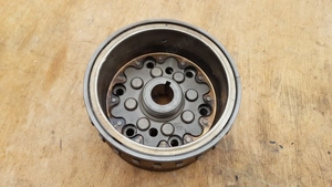 Peugeot Satelis 400 lendkerék - kép 4