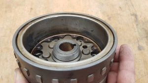 Peugeot Satelis 400 lendkerék - kép 3