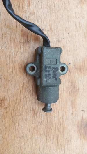 Suzuki Burgman UH 125 - 150 sisaktartó világítás kapcsoló - kép 2