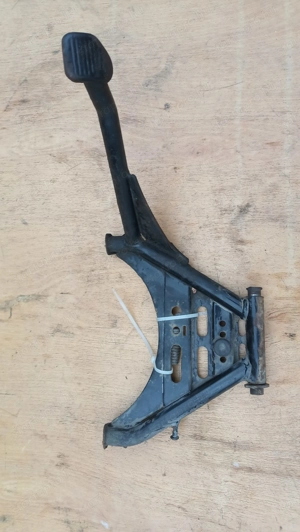 Suzuki Burgman UH 125 - 150 középtámasz - kép 2