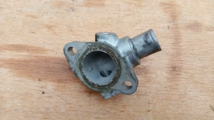 Suzuki Burgman UH 125 - 150 termosztát fedél - kép 2