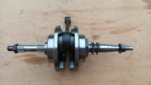 Suzuki Burgman UH 125 - 150 főtengely - kép 3