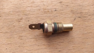 Suzuki Burgman UH 125 - 150 vízhőmérséklet jeladó - kép 3