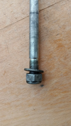 Suzuki Burgman UH 125 - 150 első keréktengely - kép 2