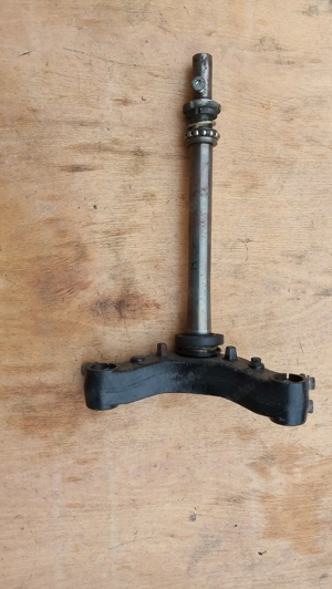 Suzuki Burgman UH 125 - 150 T szár kormányszár kormányoszlop