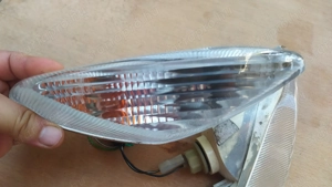 Suzuki Burgman UH 125 - 150 első irányjelző pár - kép 3