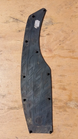 Suzuki Burgman UH 125 - 150 gumiszőnyeg balos - kép 2