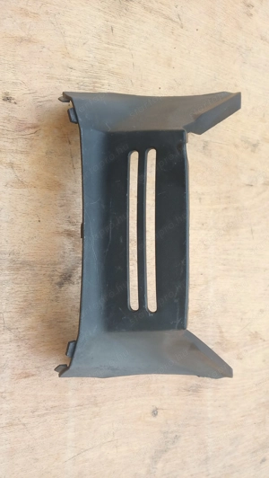 Suzuki Burgman UH 125 - 150 ülés alatti műanyag