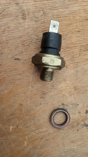 Piaggio Beverly 200 olajnyomás gomba - kép 2