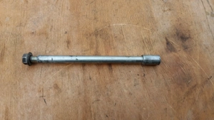 Piaggio Beverly 200 első keréktengely