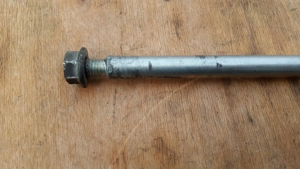 Piaggio Beverly 200 első keréktengely - kép 2