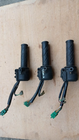 Kymco People S 250 - 300 kormány kapcsoló jobbos - kép 2