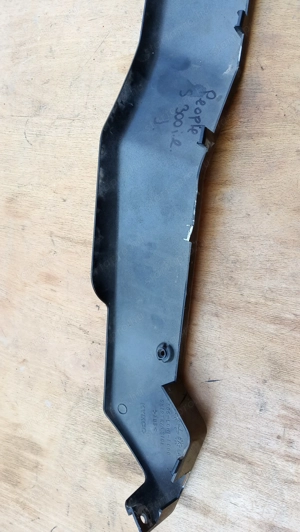 Kymco People S 250 - 300 i.e taposó alatti idom jobbos sérült - kép 9