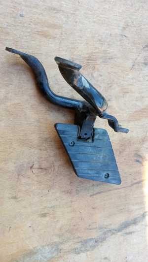 Kymco People S 250 - 300 hátsó lábtartó balos