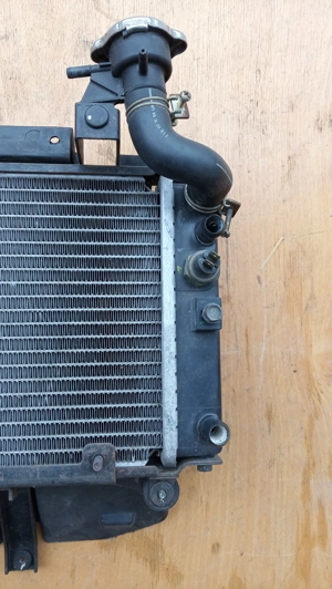 Kymco People S 250 - 300 hűtő - kép 5