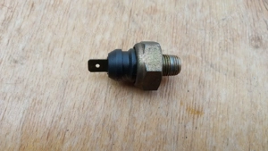 Benelli Velvet 400 olajnyomás gomba - kép 2