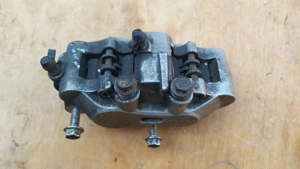 Suzuki Burgman 250 - 400 (merci lámpás) első féknyereg - kép 2