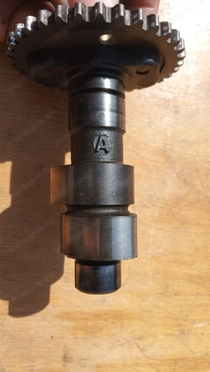 Suzuki Burgman 250 (merci lámpás) vezérműtengely - kép 6