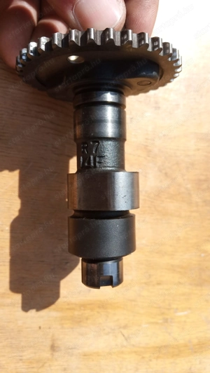 Suzuki Burgman 250 (merci lámpás) vezérműtengely - kép 4