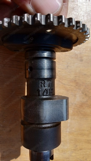 Suzuki Burgman 250 (merci lámpás) vezérműtengely - kép 8