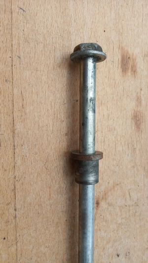 Yamaha Majesty 125 - 180 első keréktengely - kép 2