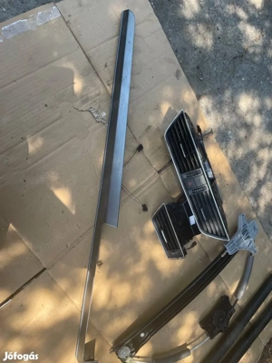 Skoda Superb III szőnyeg és belső takaró műanyagok, kesztyűtartó lámpa kapcsoló minden ami a képen - kép 3