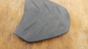 Piaggio Beverly Tourer 400 hátsó kapaszkodó burkolat - kép 2