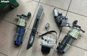 Audi Q7 hátsó csomagtér zár  zár 20.000.-  elektromos emelő, nyitógomb, kamera, ablakemelő nincs !!