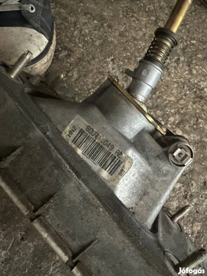 Volkswagen Polo 9N váltókulissza 6Q0711266 posta megoldható - kép 2