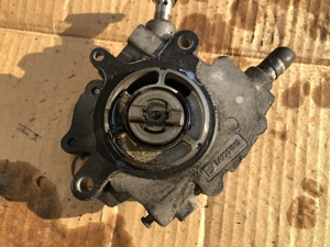 Volkswagen TOUAREG , Phaeton 5.0 V10 TDI Vákumpumpa LA2231010 posta megoldható