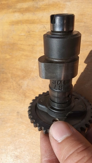 Suzuki Burgman 250 (merci lámpás) vezérműtengely - kép 7