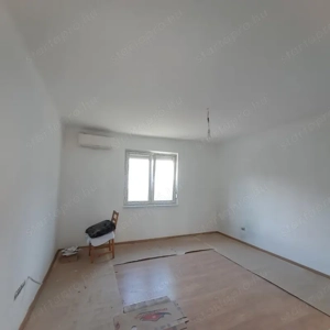 Monor központi részén, 85 m2-es, teljesen felújított társasházi lakás 90 m2 saját telekrésszel - kép 2