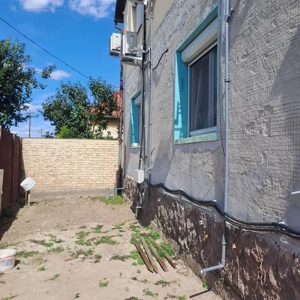 Monor központi részén, 85 m2-es, teljesen felújított társasházi lakás 90 m2 saját telekrésszel - kép 6