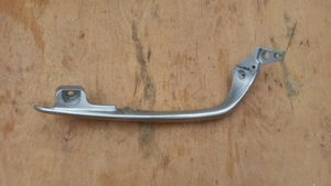 Suzuki Burgman 250 - 400 (merci lámpás) hátsó kapaszkodó balos