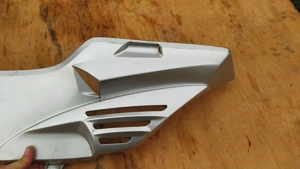 Suzuki Burgman 250 - 400 (merci lámpás) taposó alatti idom balos ezüst - kép 3