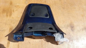 Suzuki Burgman 250 - 400 (merci lámpás) háttámla konzol kék - kép 3