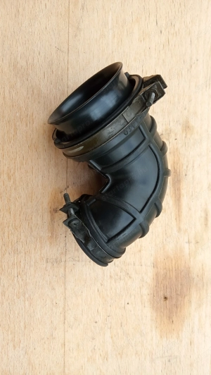 Suzuki Burgman 250 (merci lámpás) légszűrő könyökcső