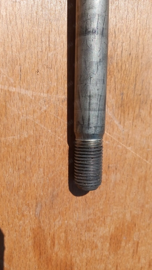 Suzuki Burgman 250 - 400 (merci lámpás) első keréktengely - kép 3