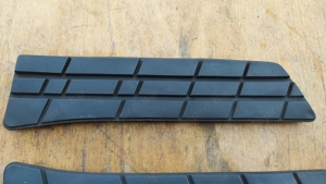 Suzuki Burgman 250 - 400 (merci lámpás) hátsó gumiszőnyeg pár - kép 4