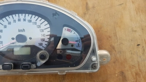 Suzuki Burgman 400 km óra - kép 2