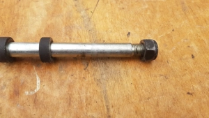 Malaguti Madison 250 első keréktengely - kép 3