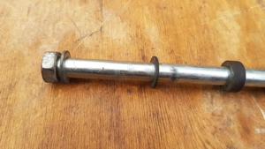 Malaguti Madison 250 első keréktengely - kép 2