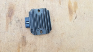 Malaguti Madison 250 feszültségszabályzó - kép 5