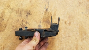 Aprilia Scarabeo 125 - 250 (piaggio) hátsó lábtartó konzol balos - kép 4