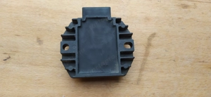 Aprilia Scarabeo 125 - 200 (piaggio) feszültségszabályzó - kép 4