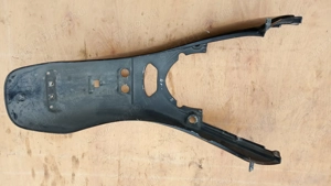 Aprilia Scarabeo 125 - 200 hátsó sárvédő 2 fekete - kép 4